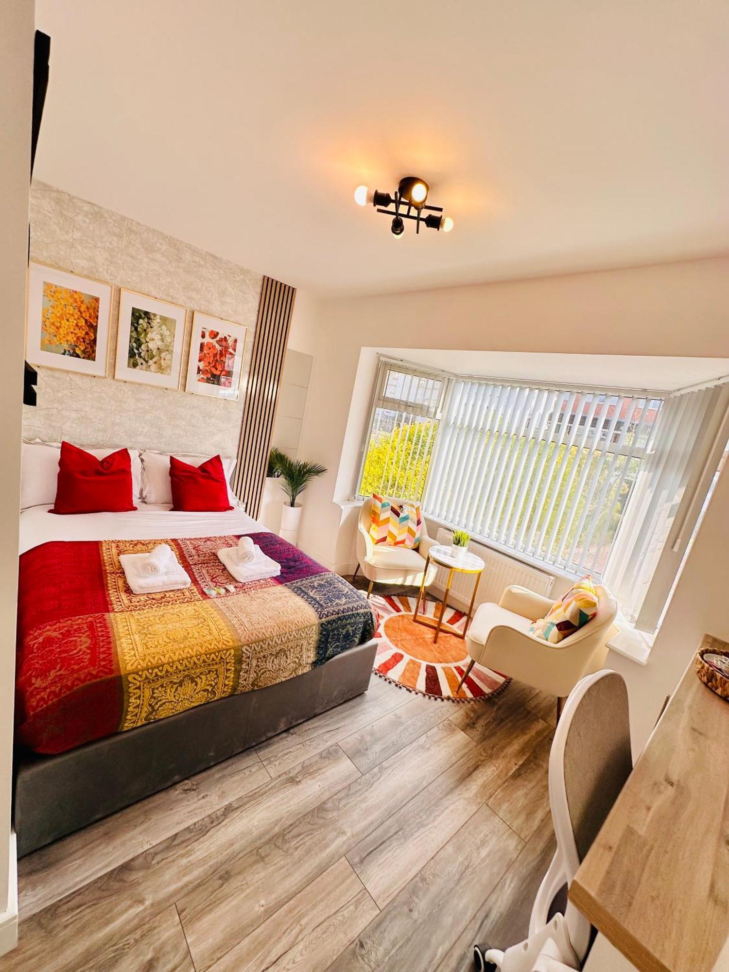 R-1 Newly Renovated En-suite Self Contained Private In Selly Oak Birmingham