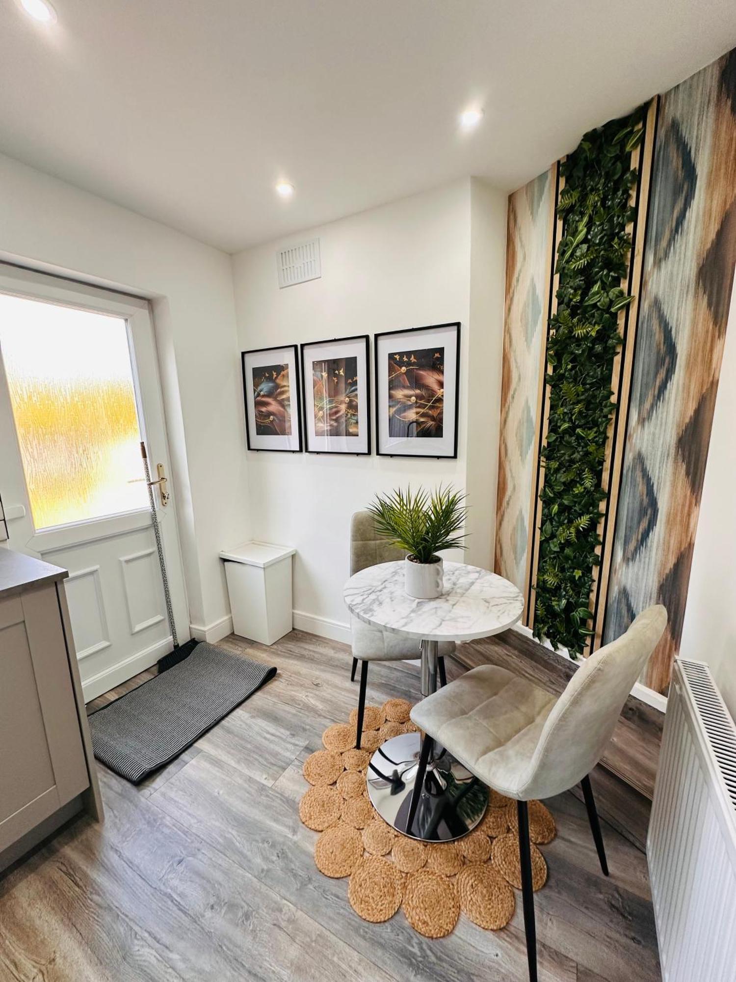 R-1 Newly Renovated En-suite Self Contained Private In Selly Oak Guest house *